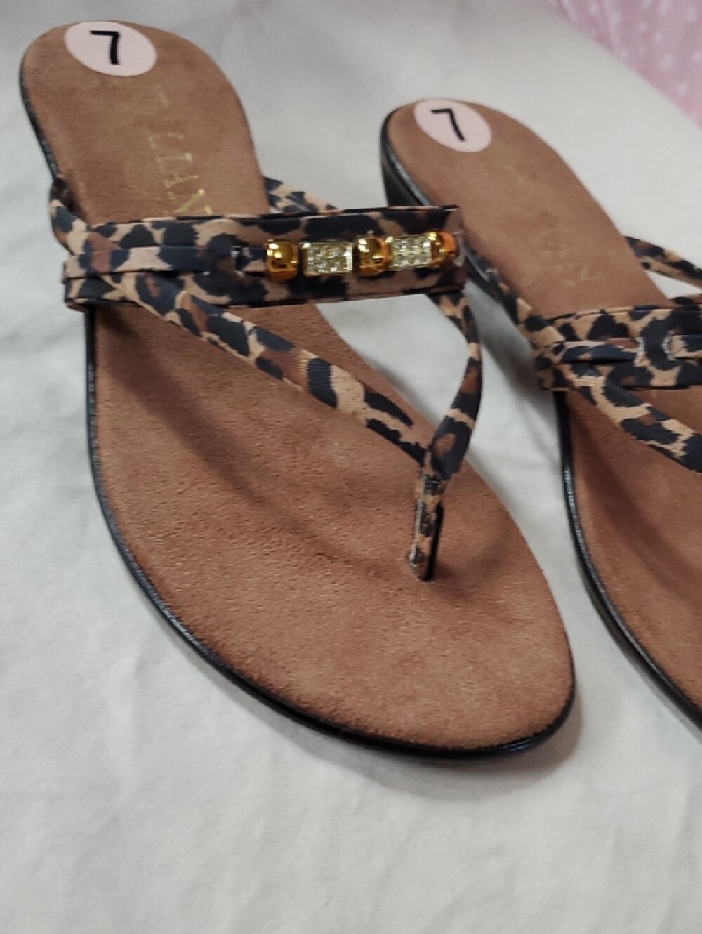 Womens Size Italian Shoemakers Leopard-Print Brown ThongSandals with GoldAccents - Picture 5 of 9